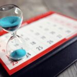Hourglass on calendar